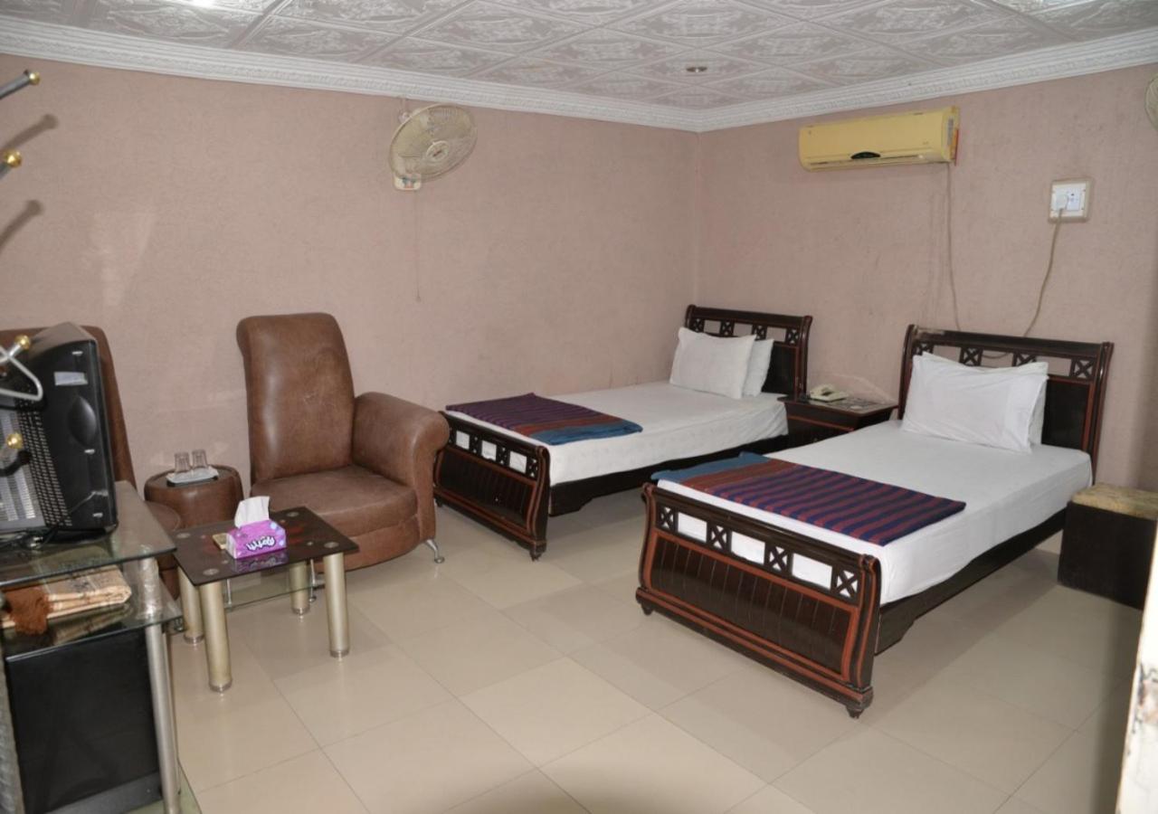 Step Inn Hotel Sukkur Ngoại thất bức ảnh