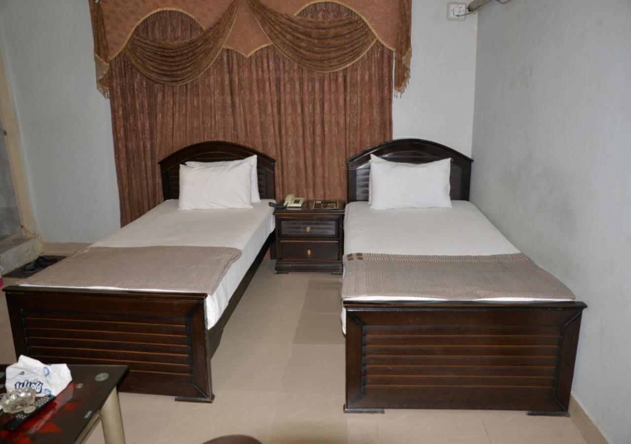 Step Inn Hotel Sukkur Ngoại thất bức ảnh