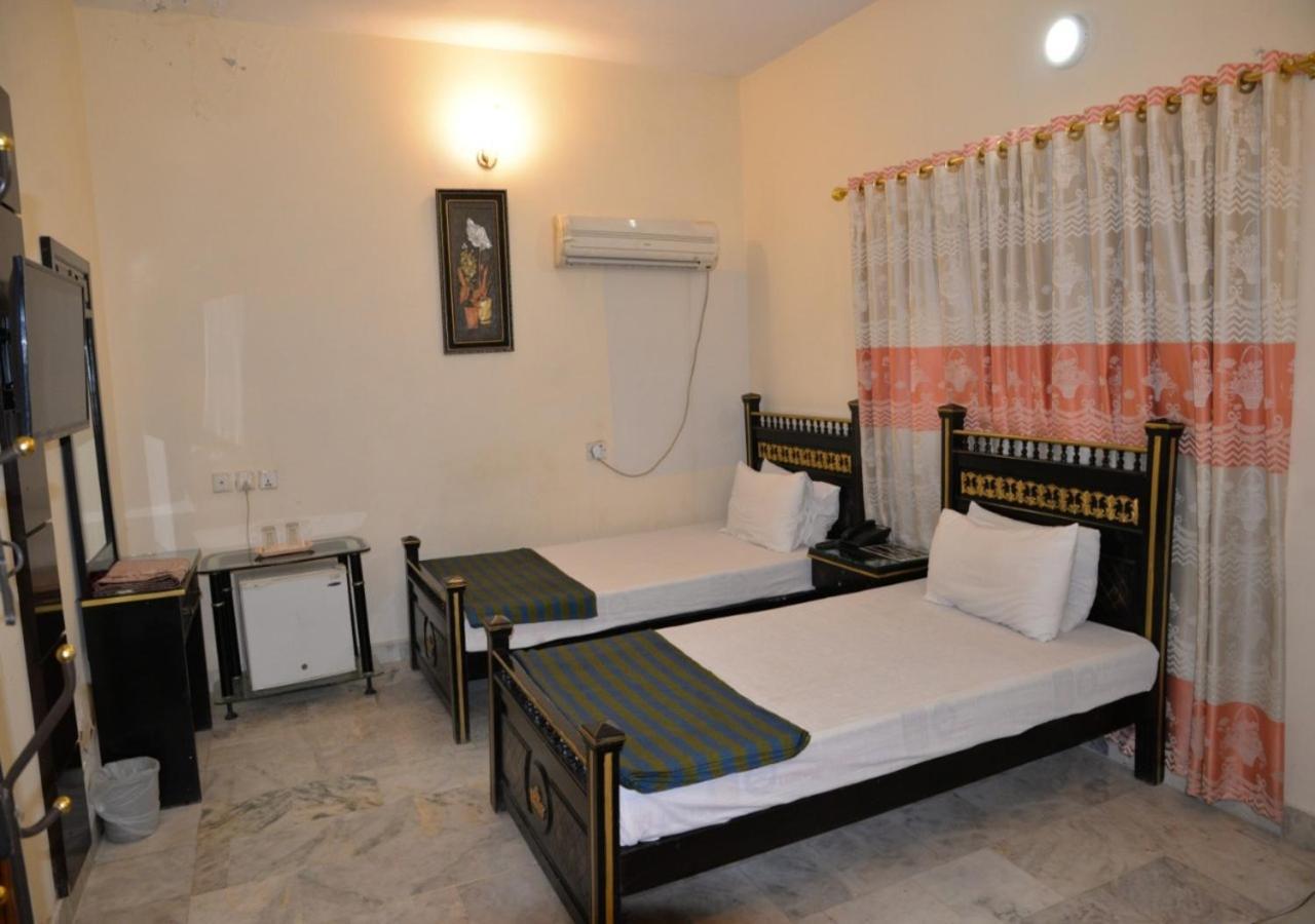 Step Inn Hotel Sukkur Ngoại thất bức ảnh