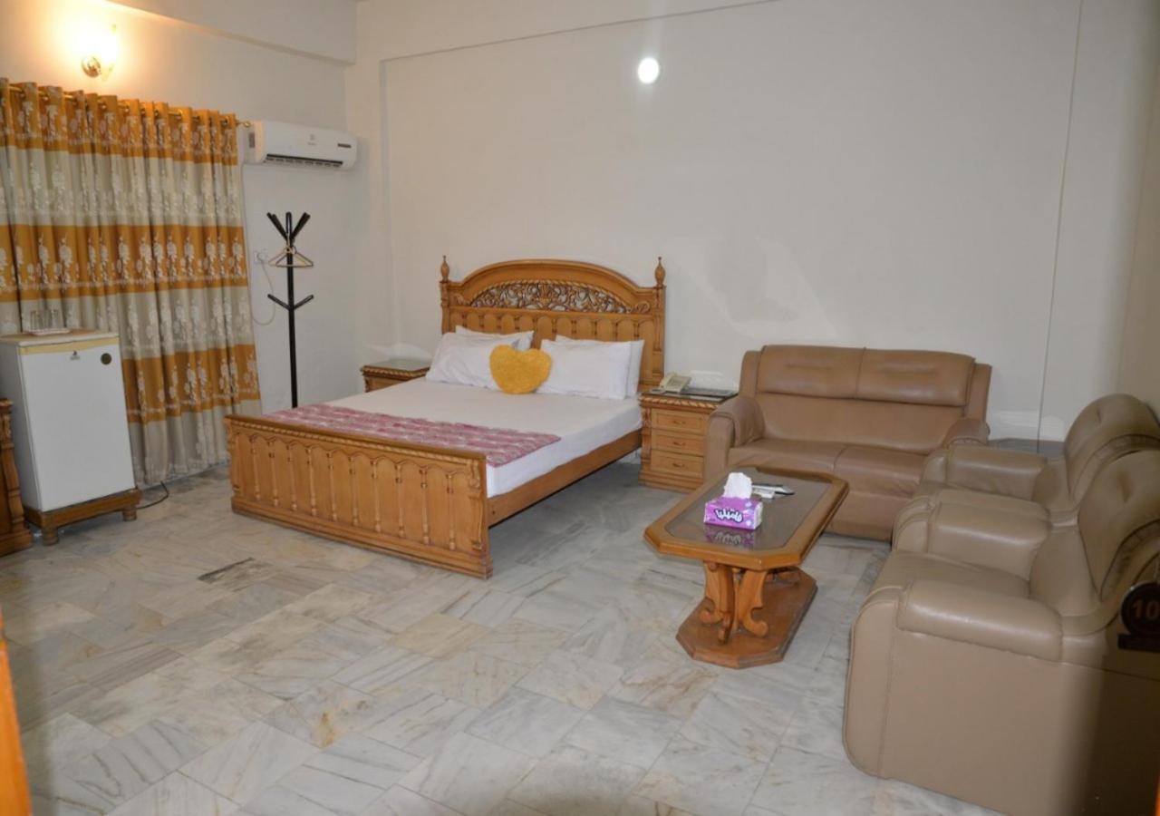 Step Inn Hotel Sukkur Ngoại thất bức ảnh