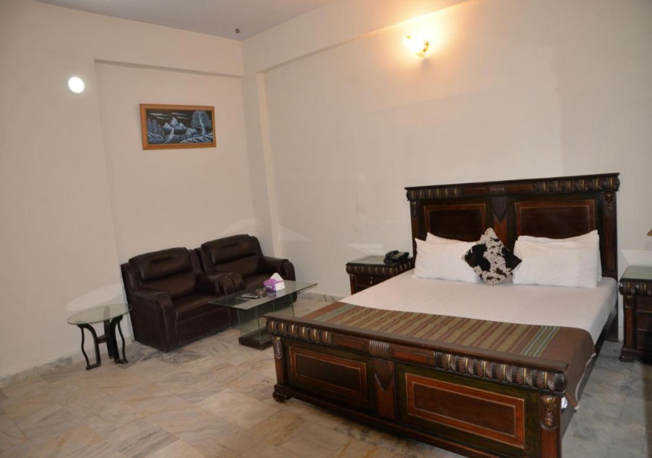 Step Inn Hotel Sukkur Ngoại thất bức ảnh